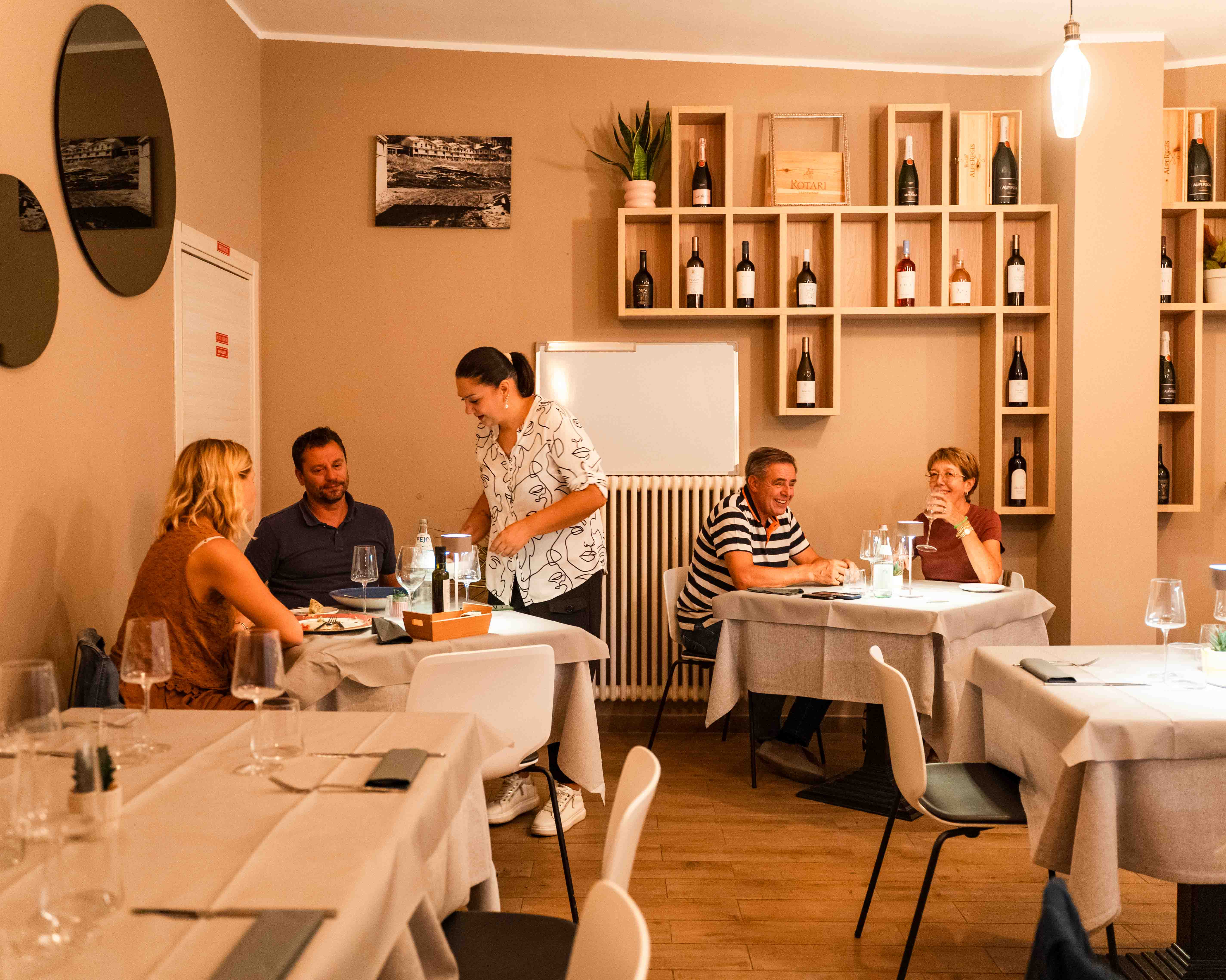 Sala del ristorante con servizio al tavolo